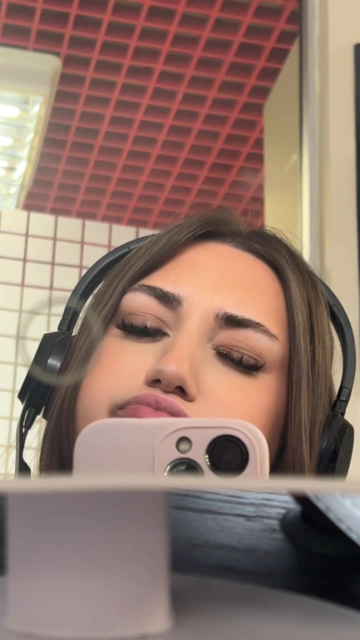 @⏾