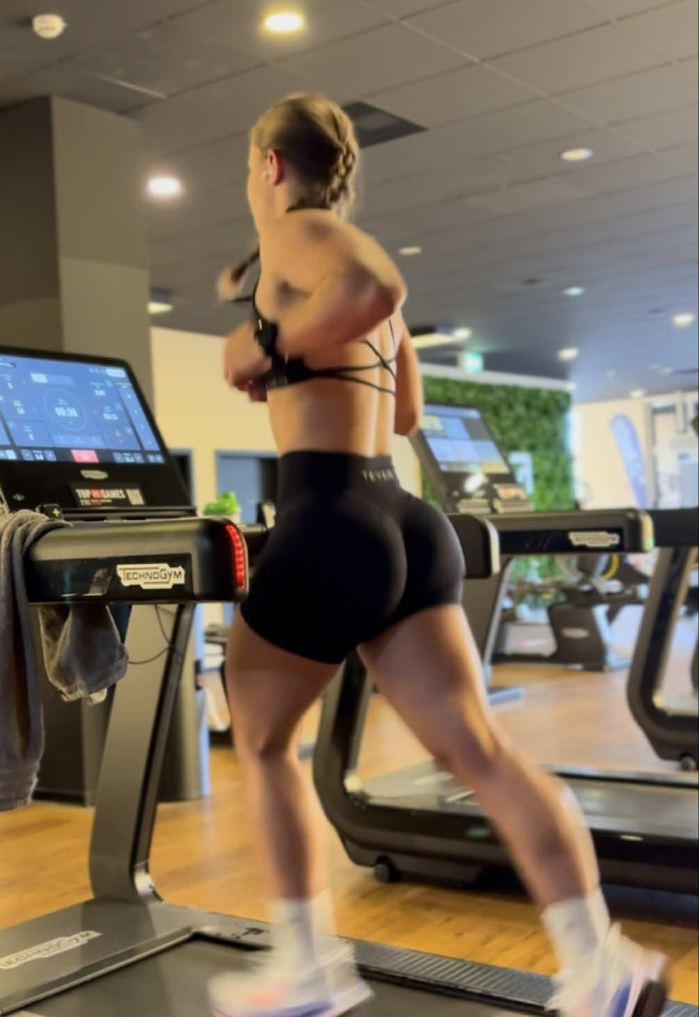 @vanessa_khr_