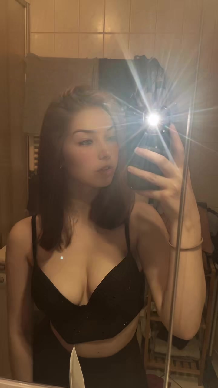 @𝑆𝐴𝑀𝐴𝑁𝑇𝐻𝐴♡