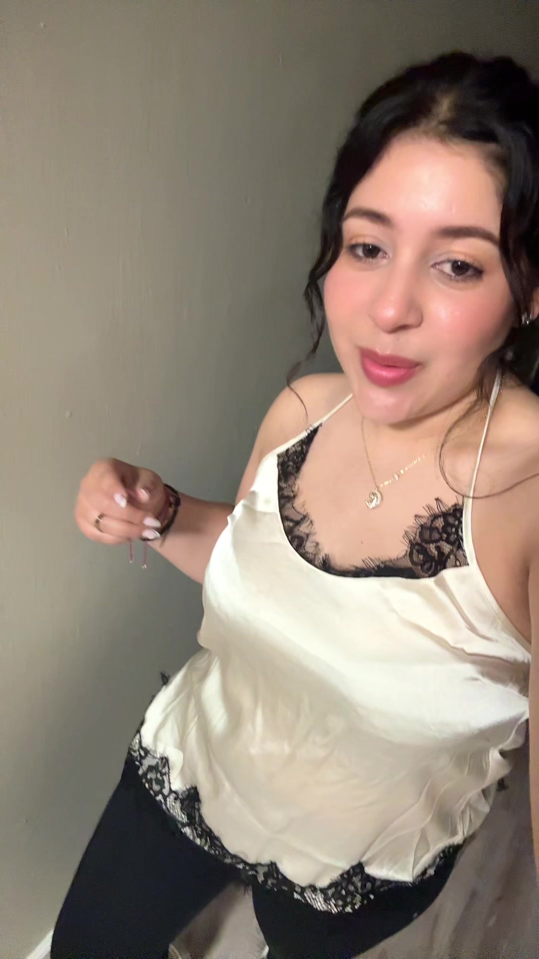 @🐝Briana👷🏻♀️🇭🇳
