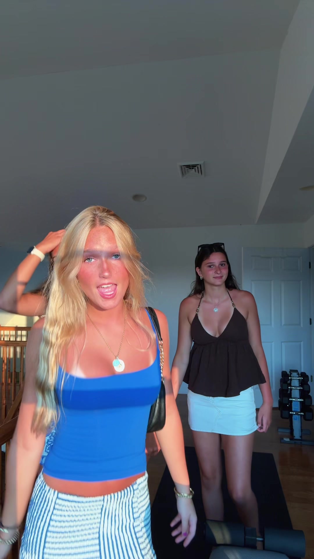 @😁