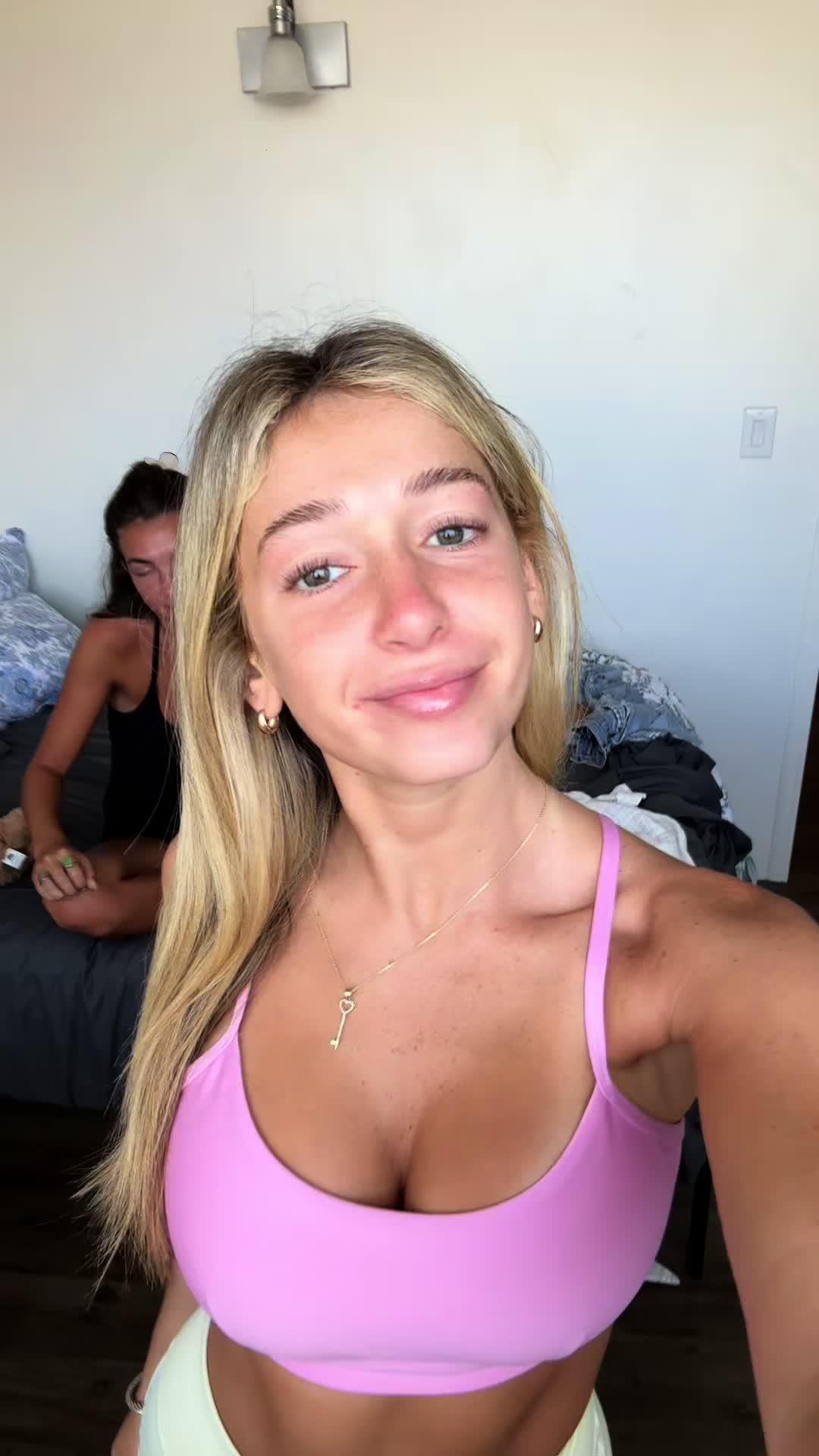 @halliewtf