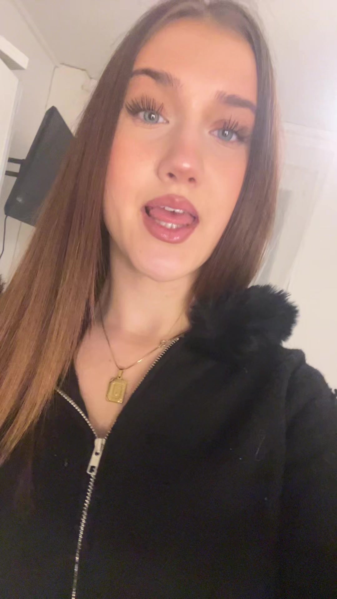 @𝒄𝒉𝒂𝒓𝒍𝒐𝒕𝒕𝒆💘