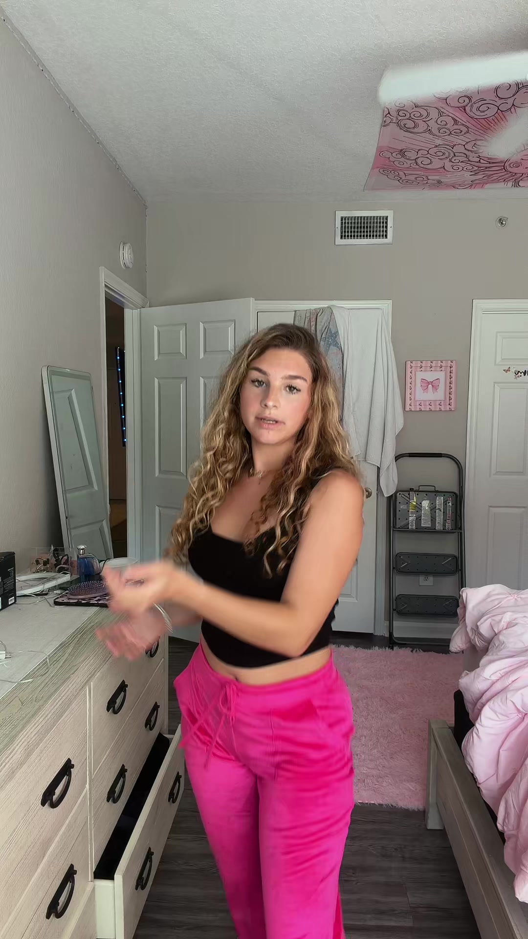 @Theyluvvella