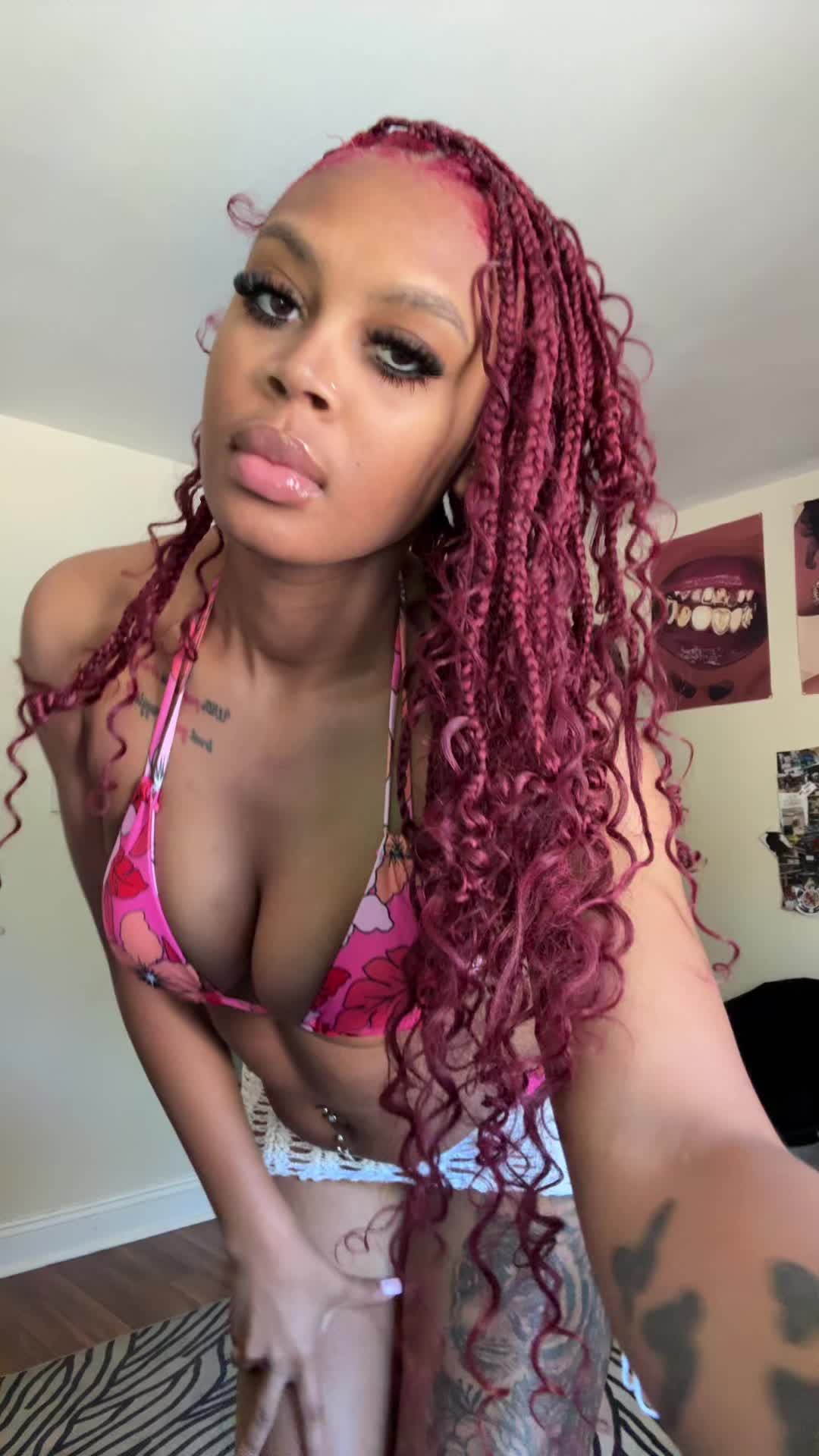 @taynicole