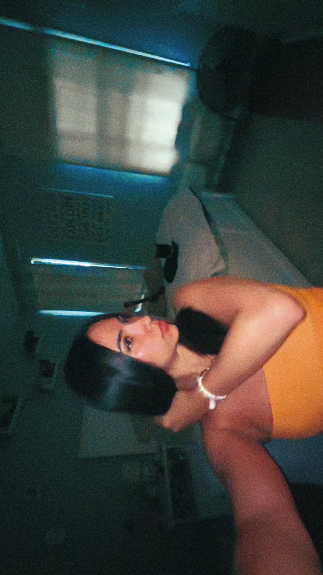 @vane<3