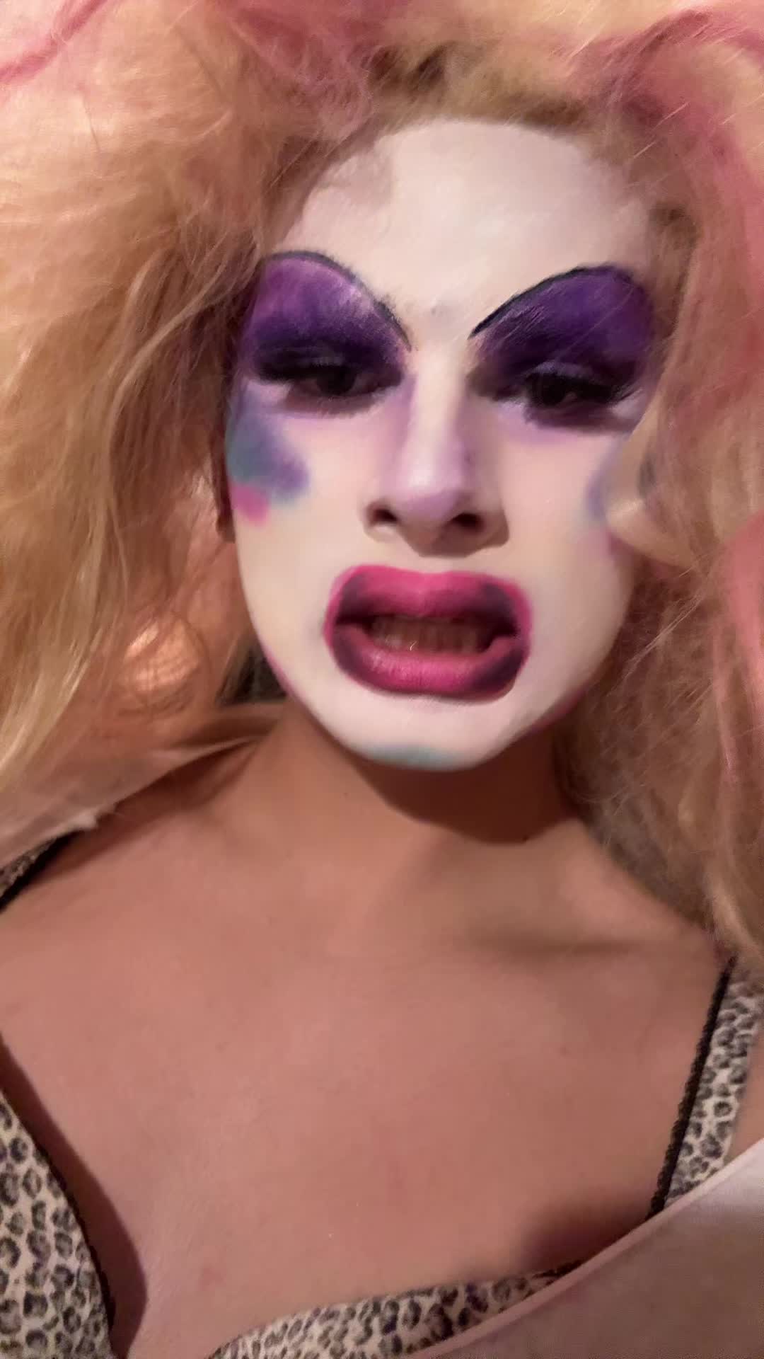 @sylvia_dotcom