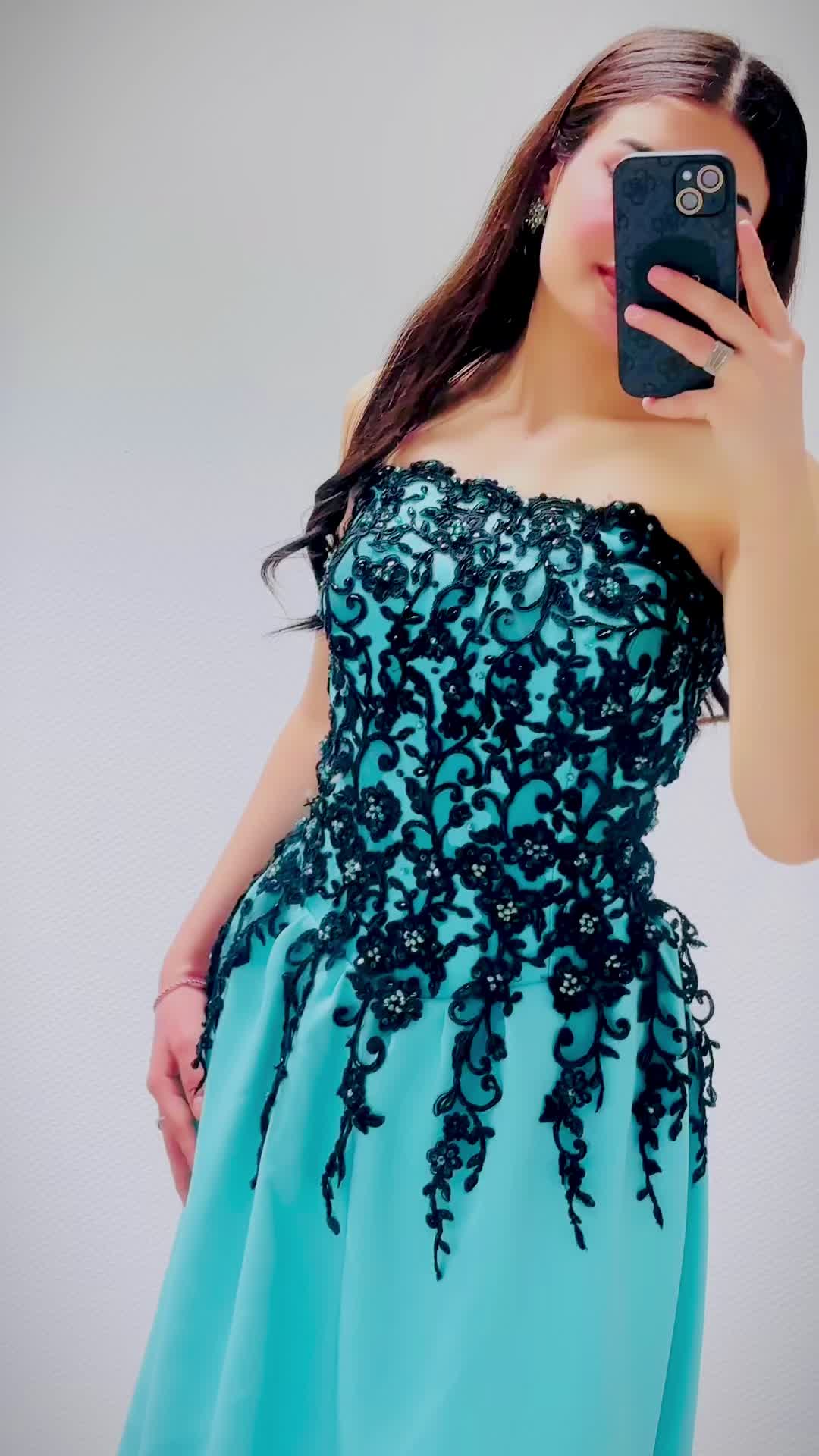 @Ayosh_Couture
