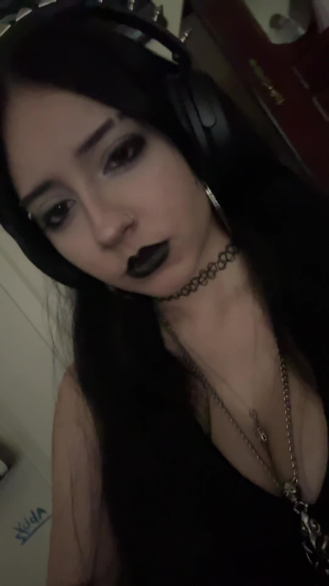 @Lilly 🖤🦇