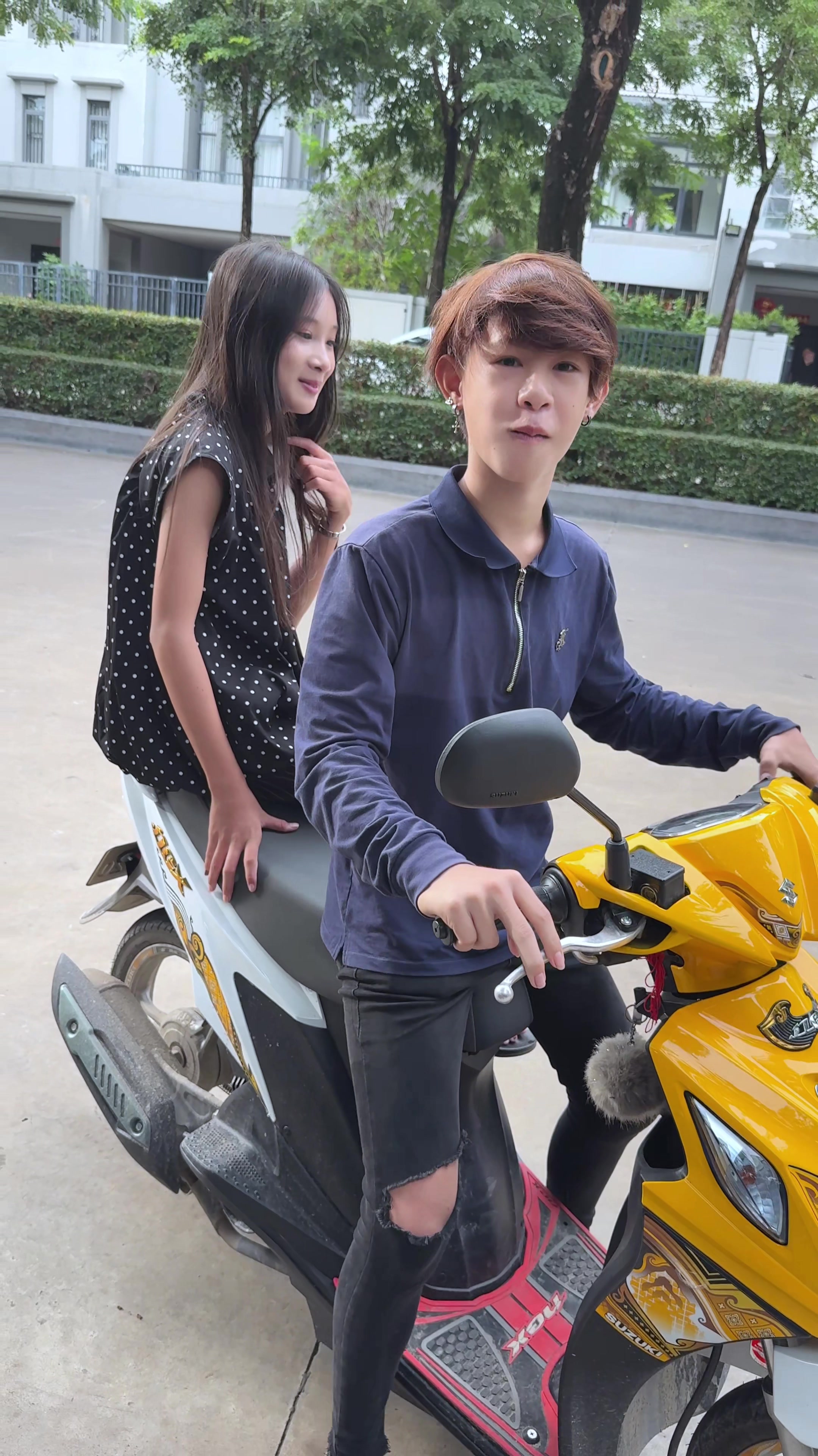 @កុយ-official