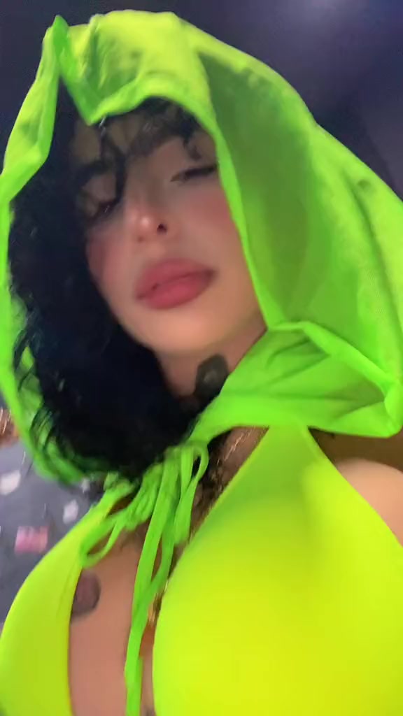 @triniLabombaLatina