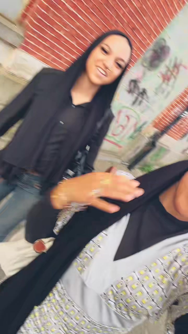 @<33