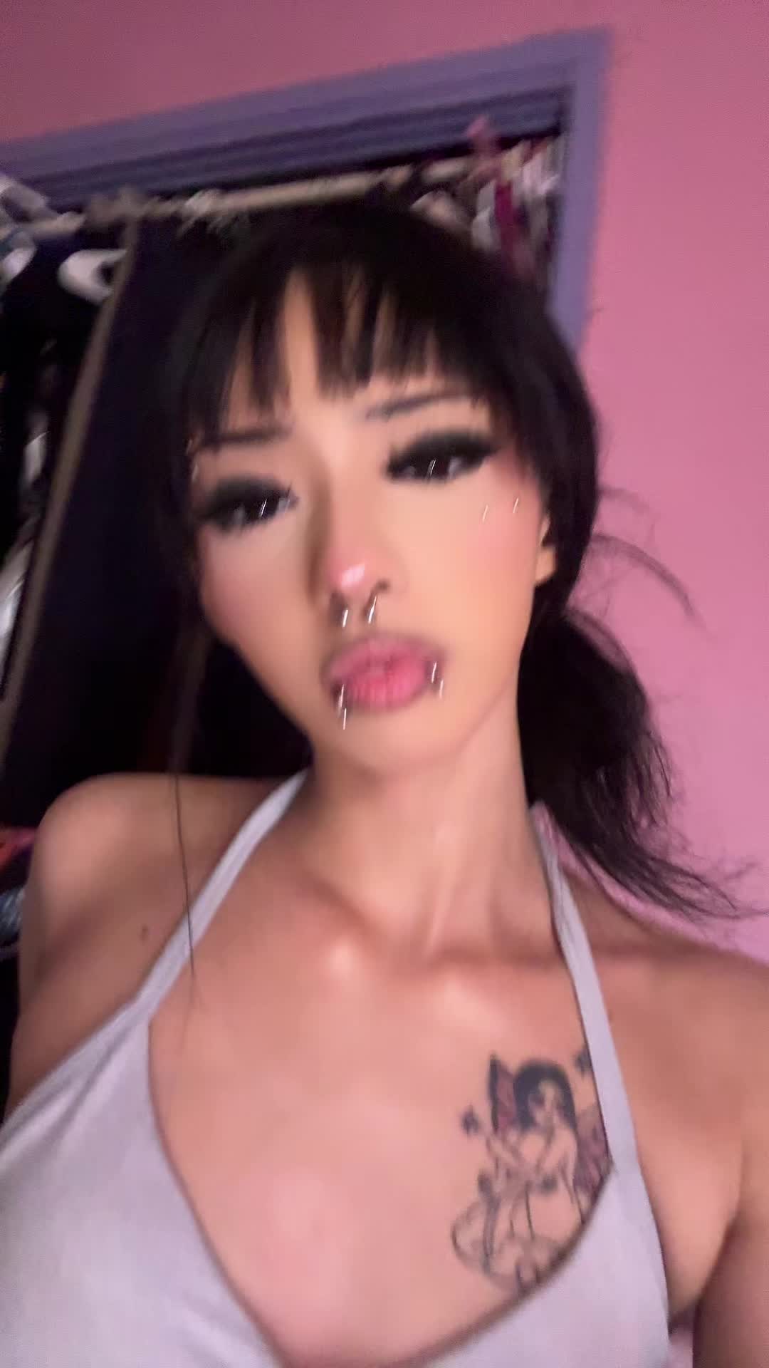 @evilyves_