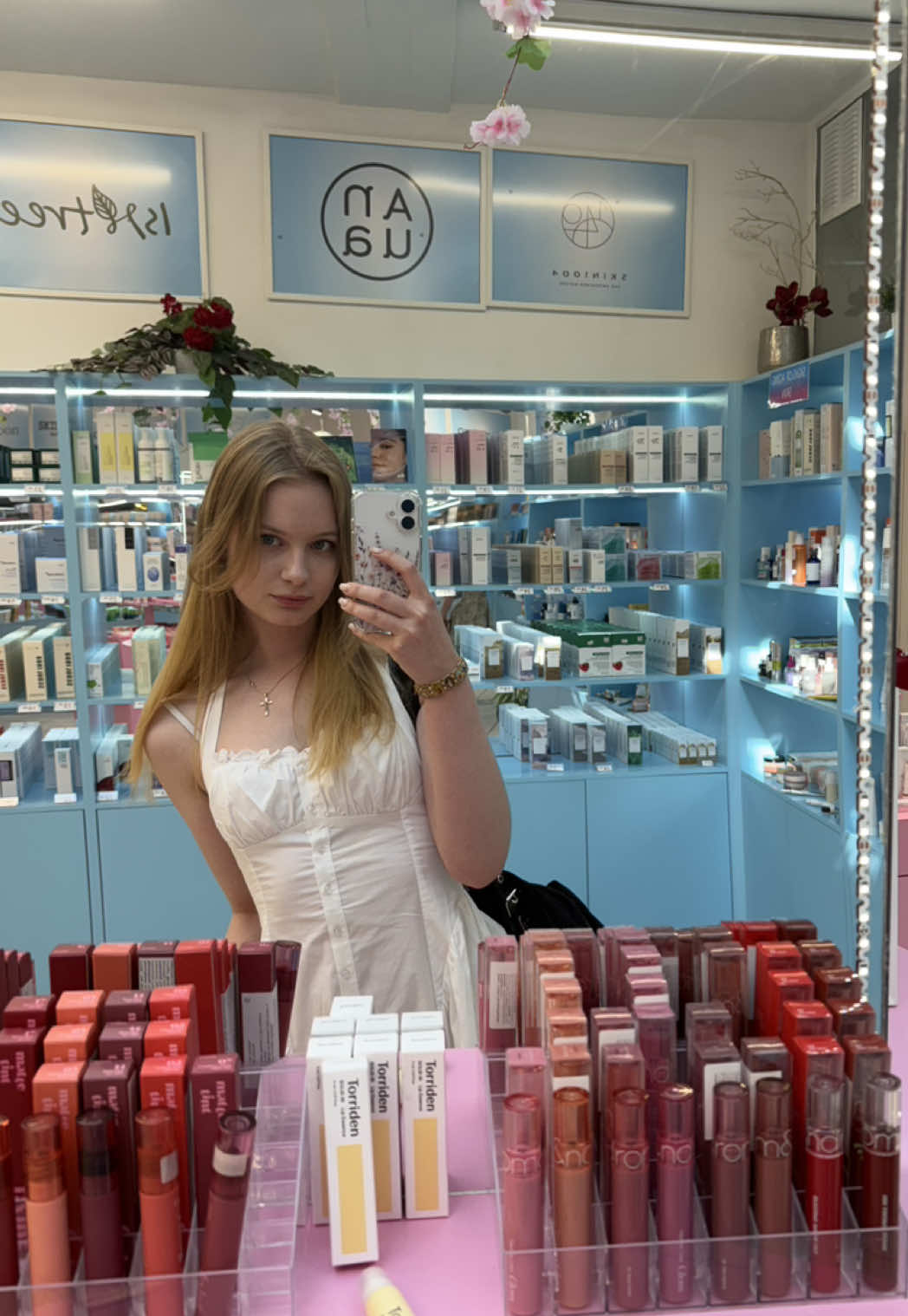 @𐙚⋆.˚ essie ♡