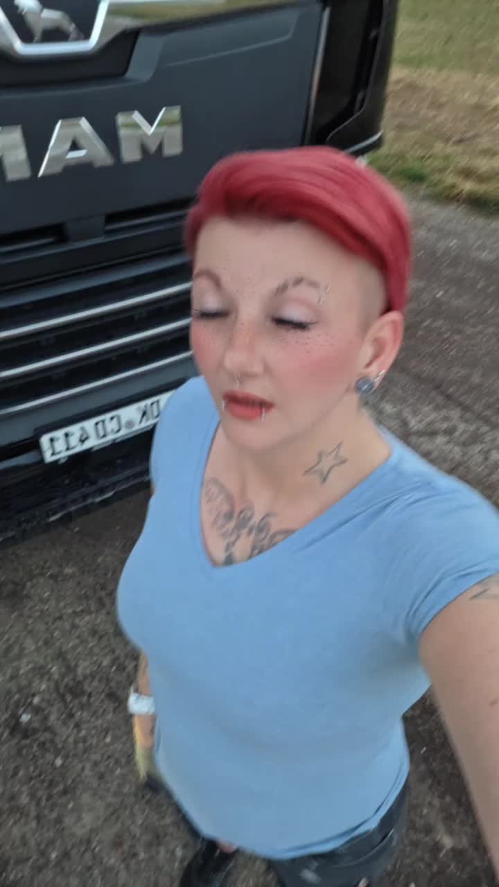 @Trucker Schildmaid Carina