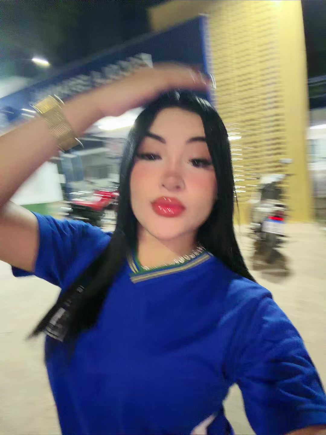 @Manu💋