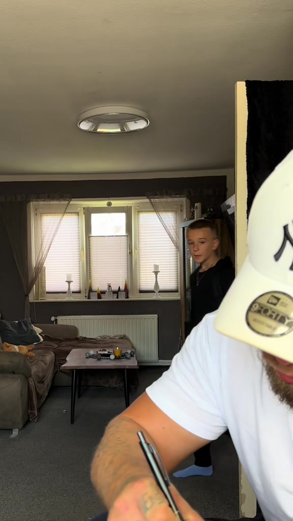 @Liikeez