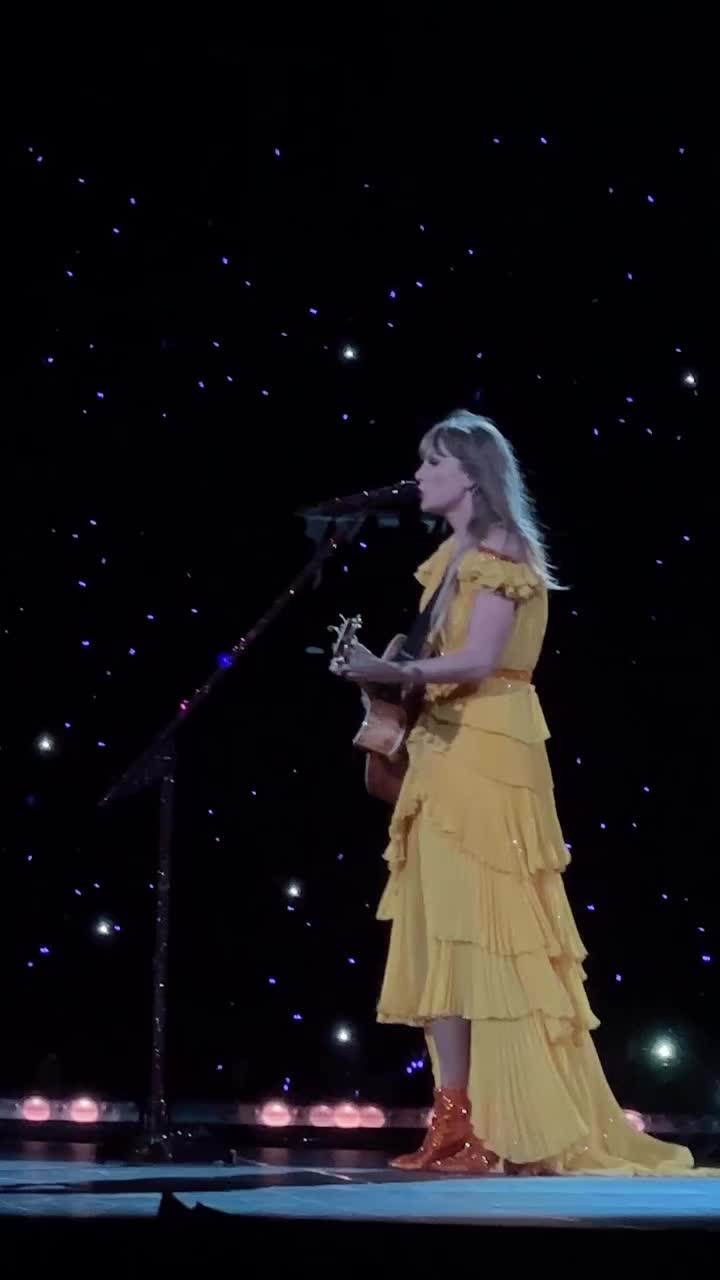 @𓂃꙳⋆videos from the eras tour