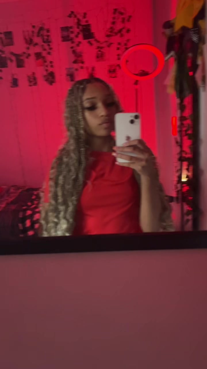 @thatgirlwthedimples
