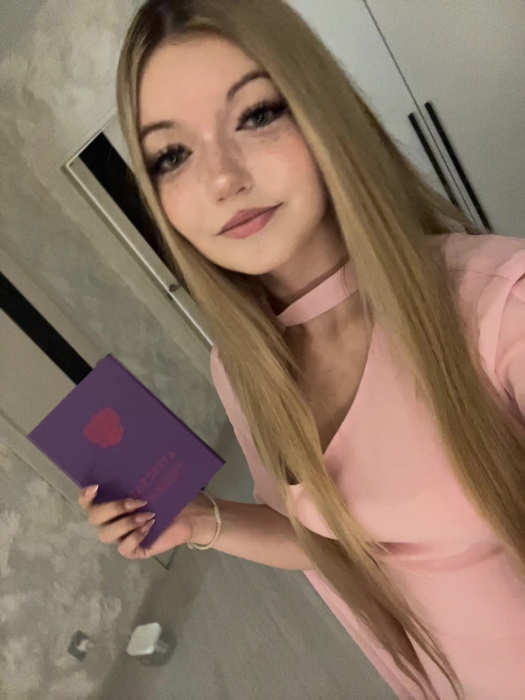 @Avrora_00