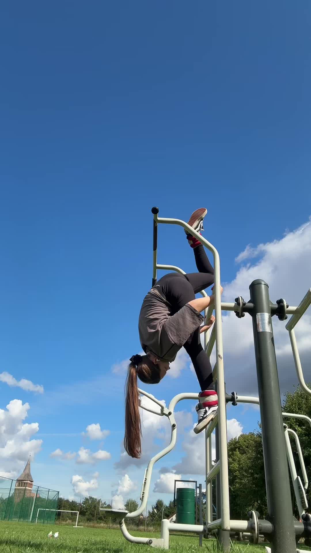 @_pole_flow_dance_pola_