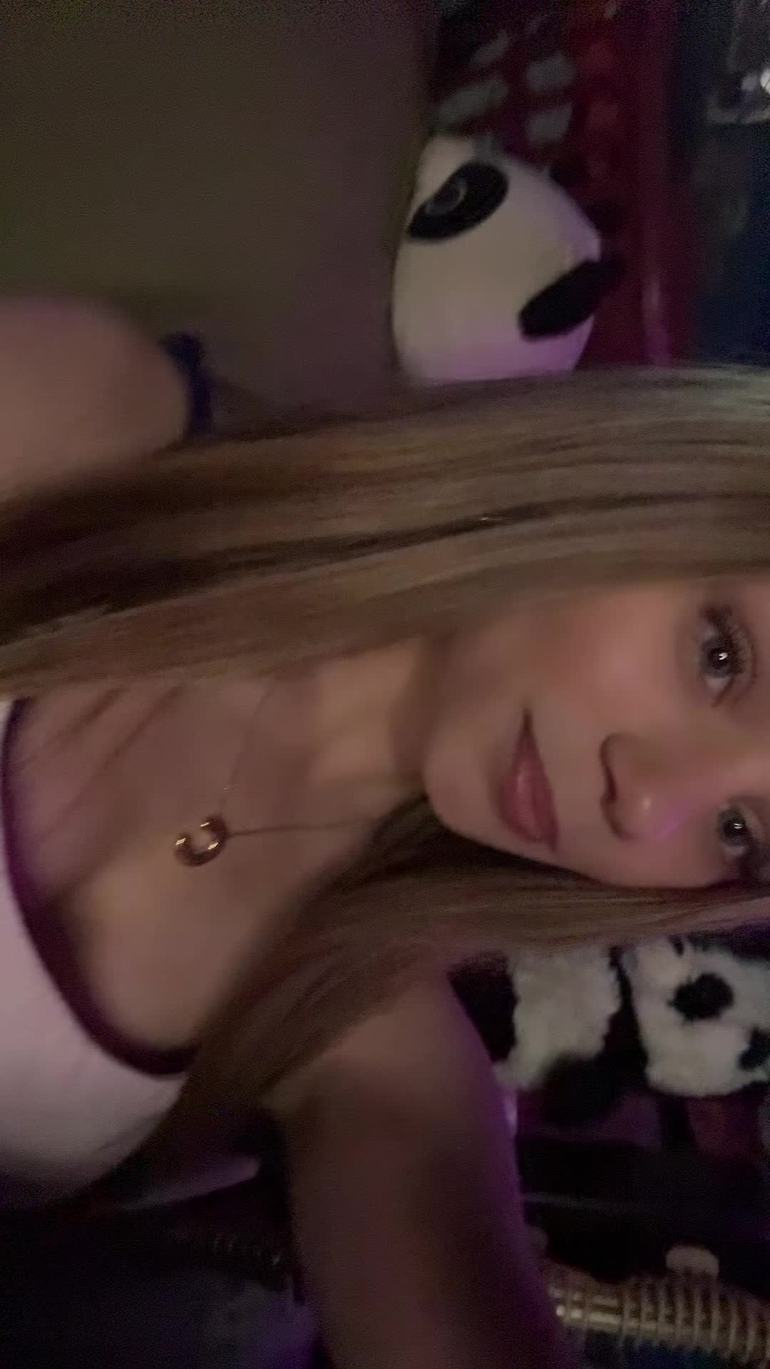 @chloepearson82