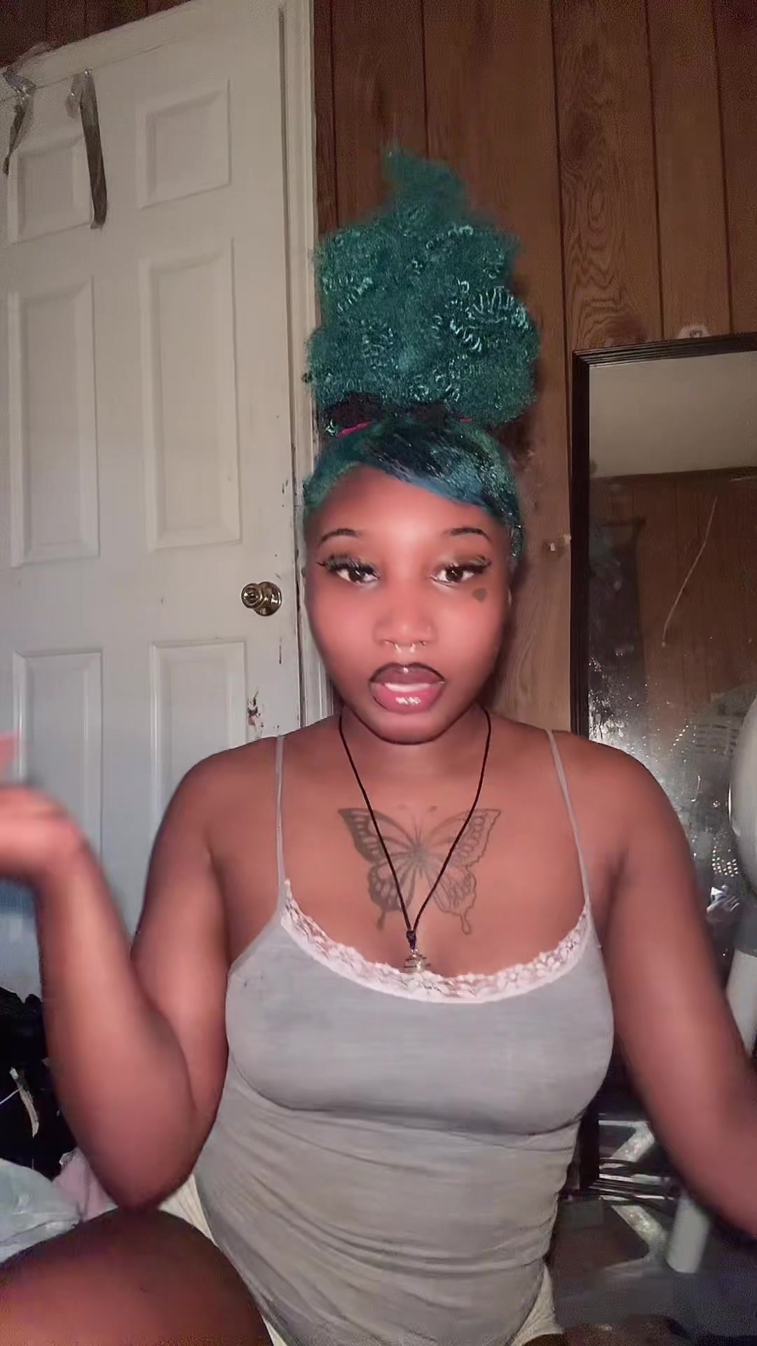 @peepintomySoul
