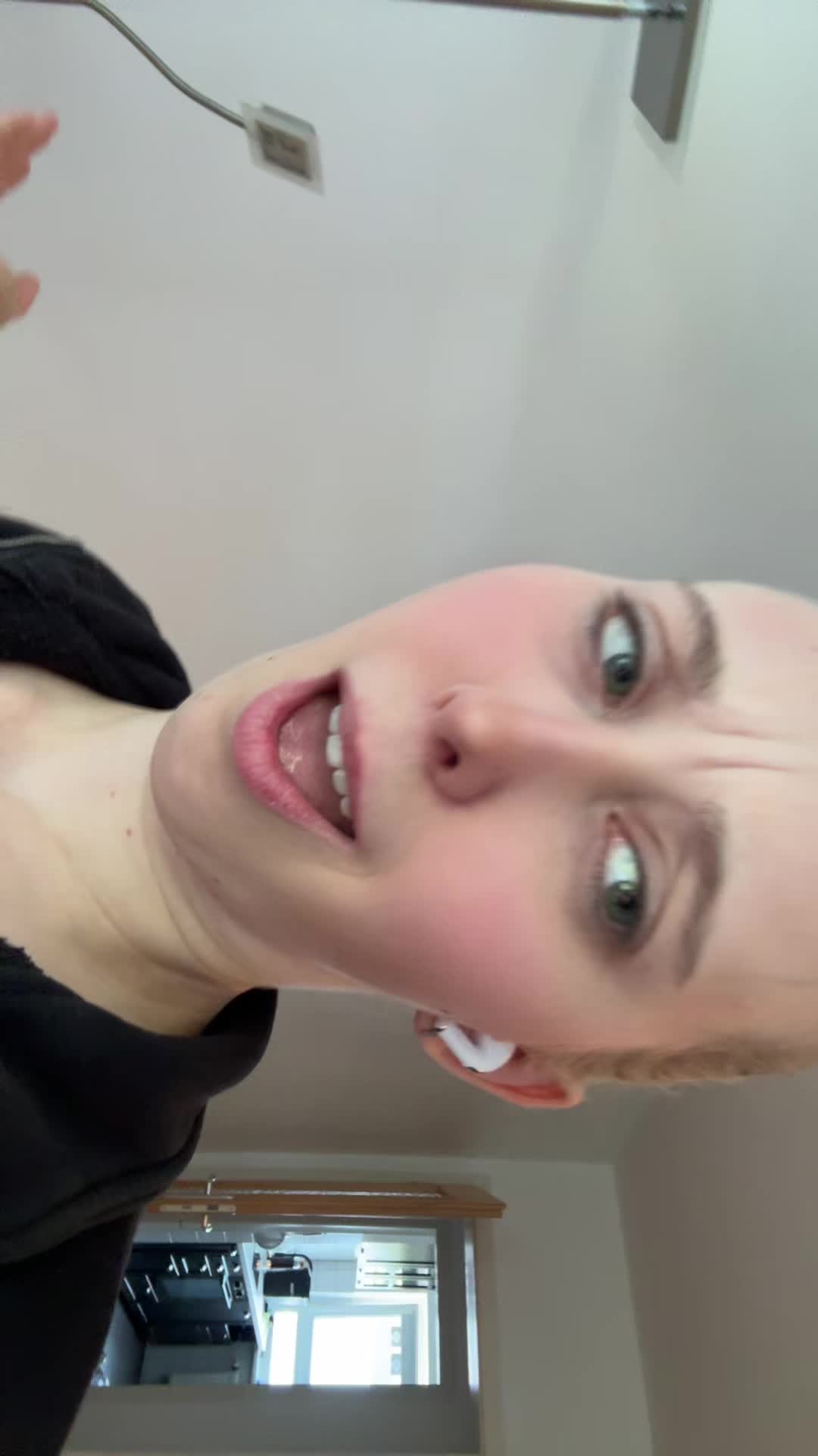 @Lenaxagm