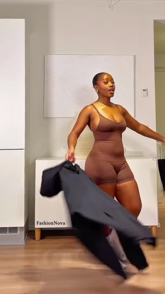 @FASHION NOVA 🛍🛍