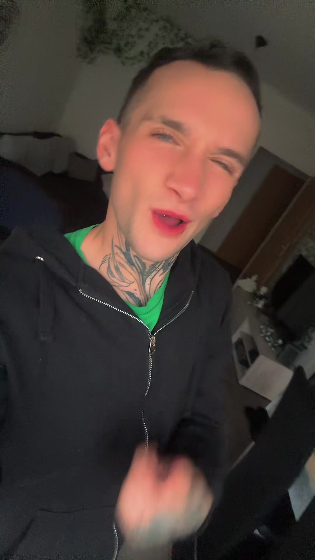@Itsofficialsimon