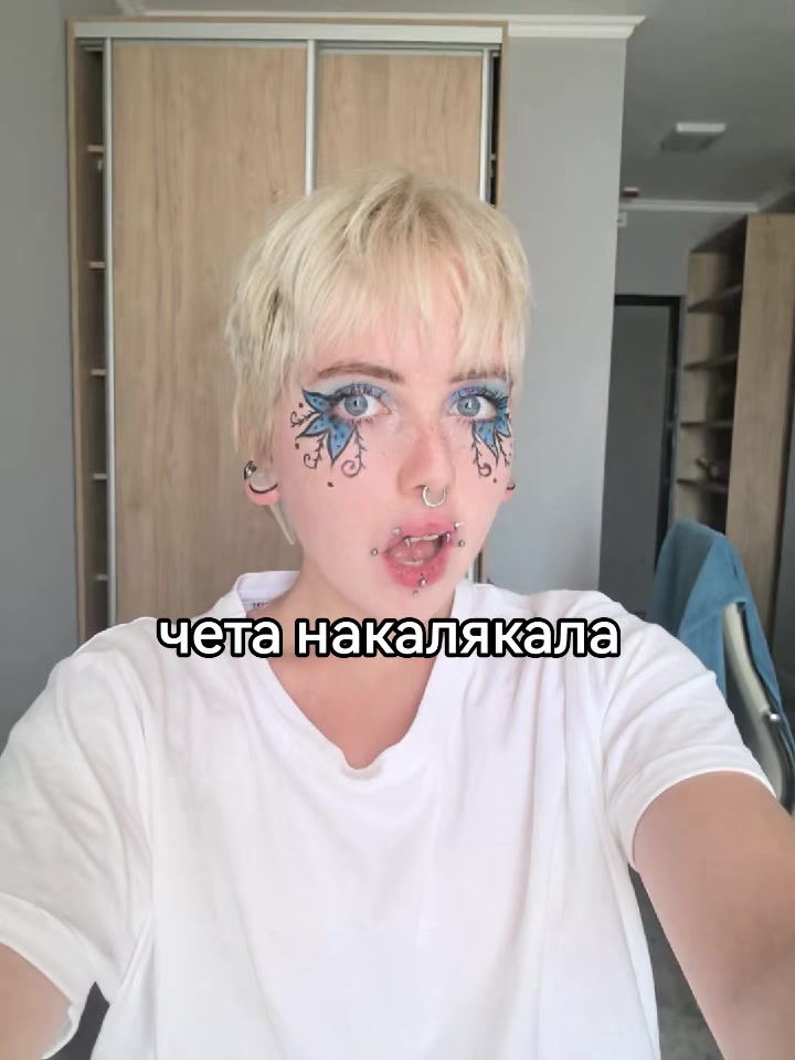 @𝐛𝐚𝐭🕸she/her