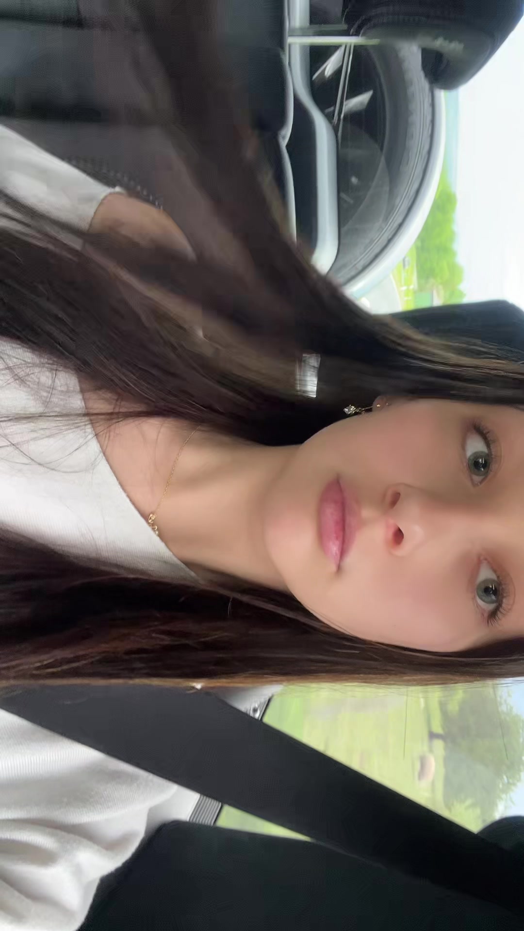 @jolie_zlr