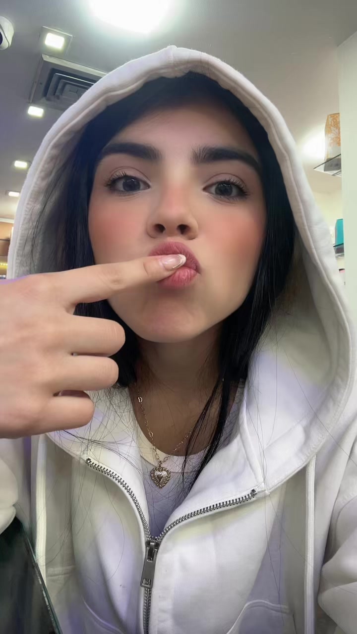 @L A U