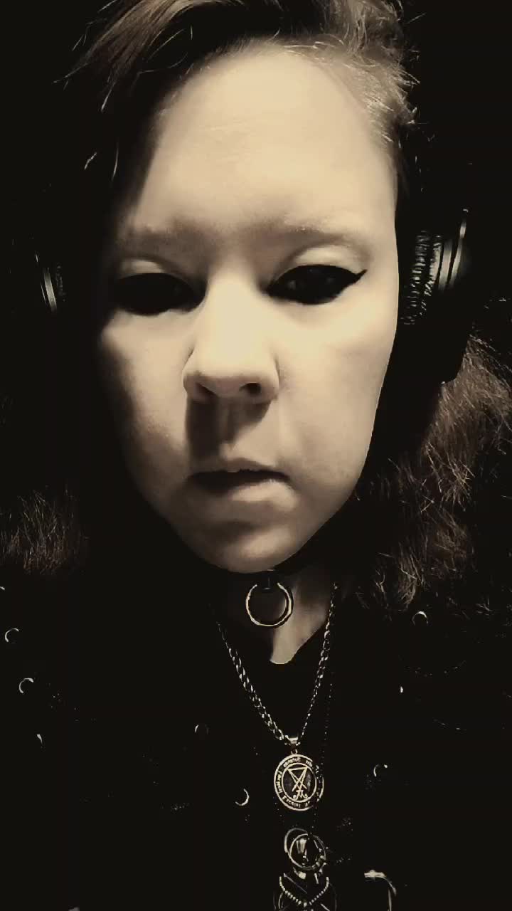 @Charlene 🖤🌹🦇