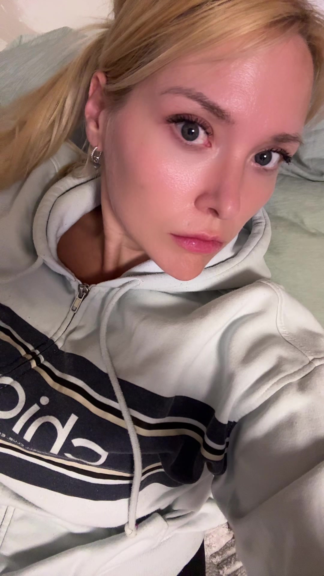 @Anika_Carina🦅