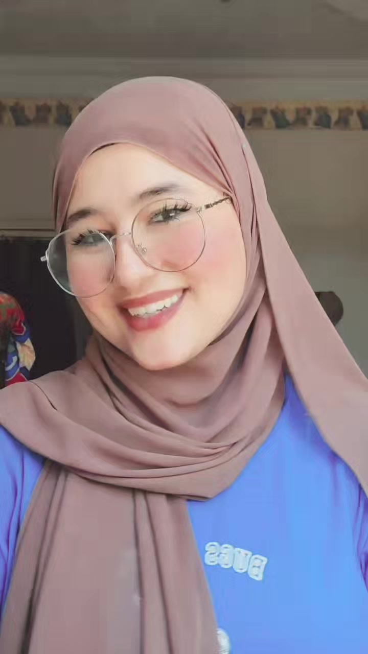 @مديره المدرسه 🦅⭐