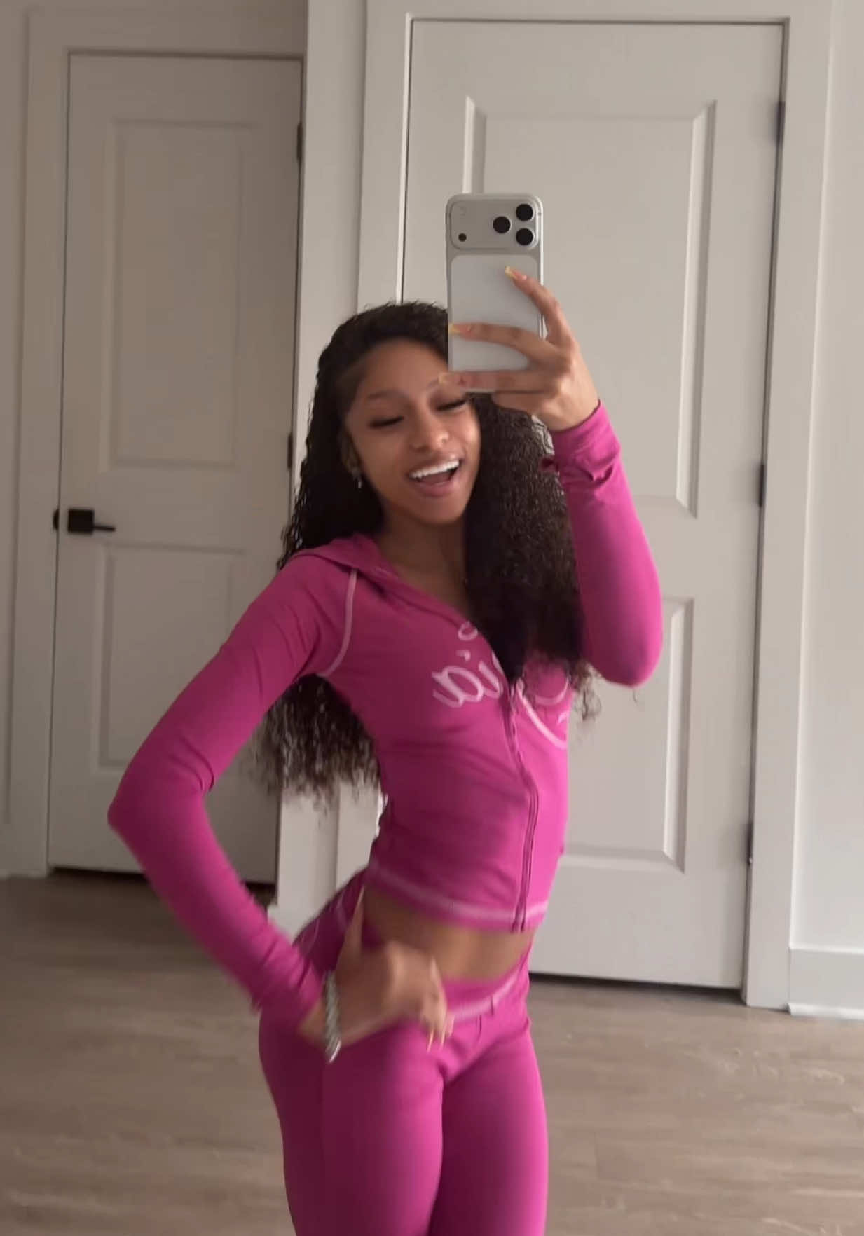 @YonikaaW