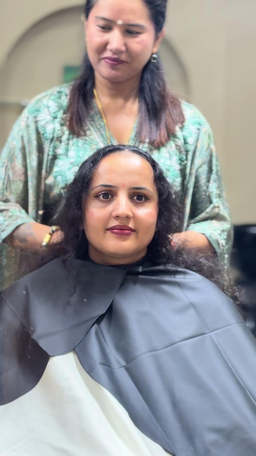@Looks unisex salon