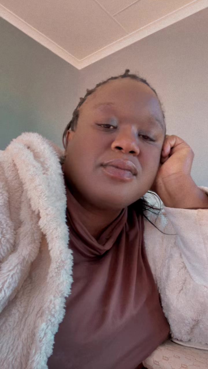 @MPHOLIZZ