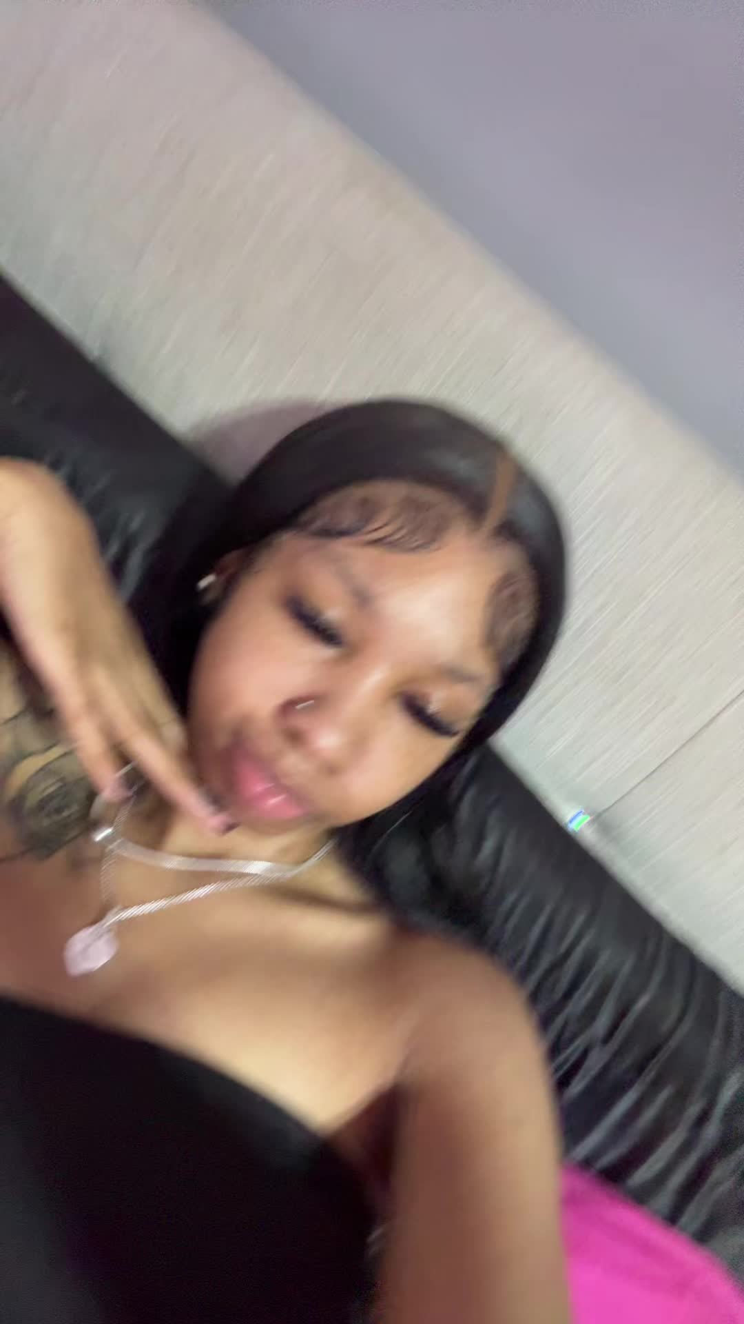 @Q$