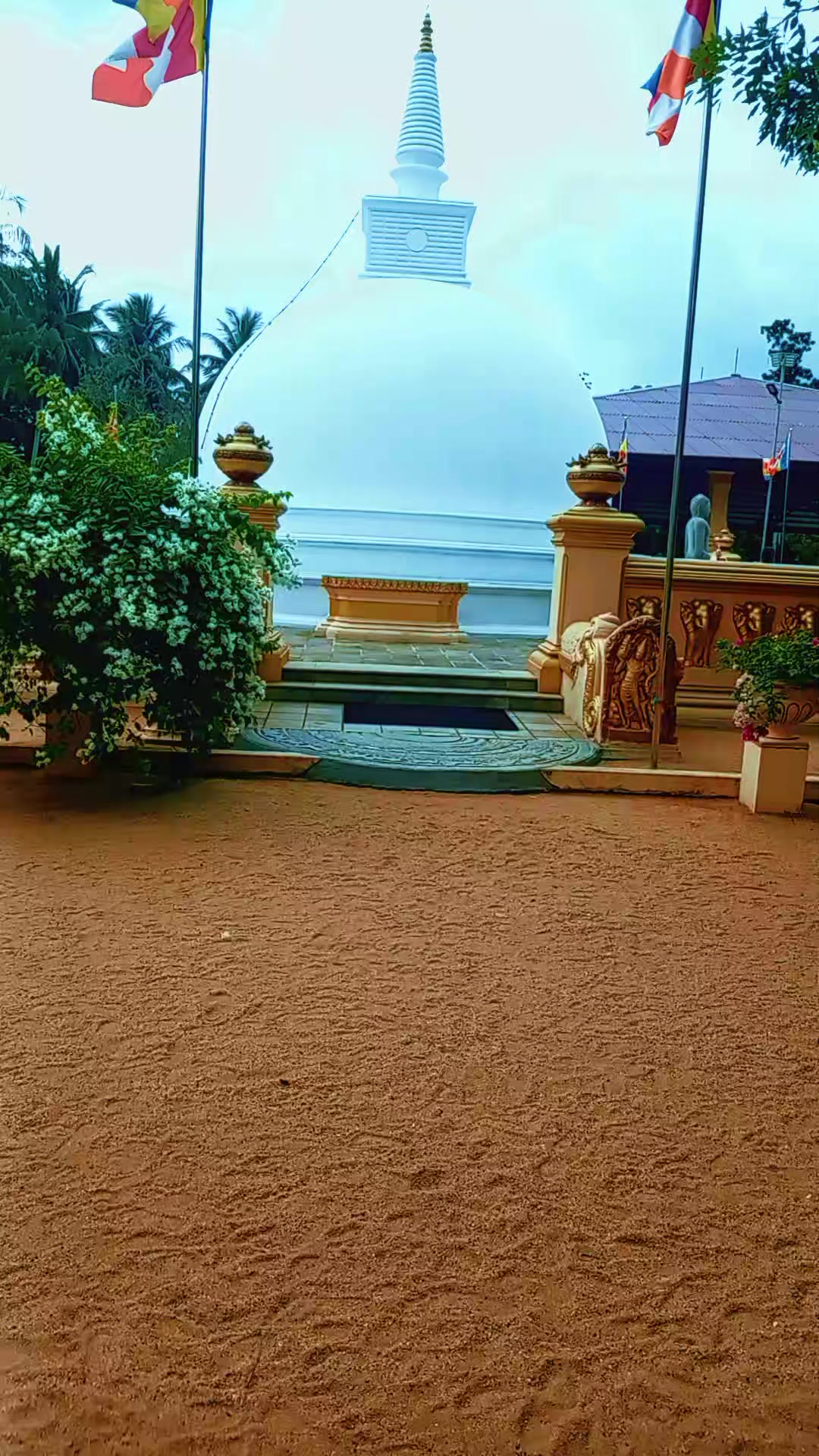 @සබ්බ දානං ධම්ම දානං ජිනාති