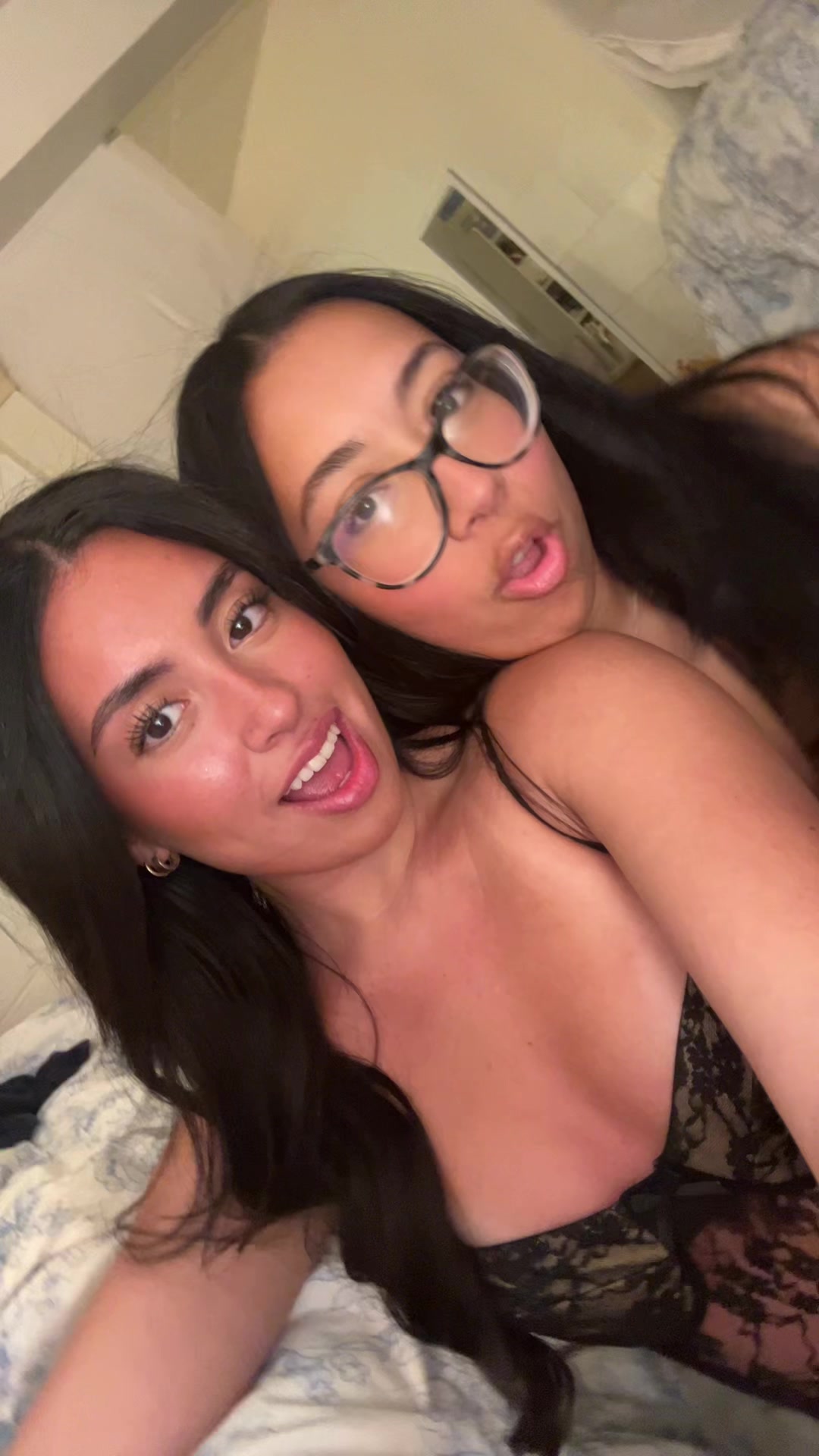 @Bella