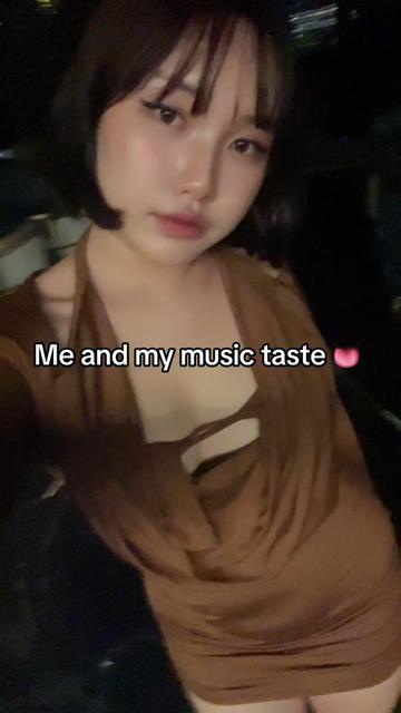 @Ah Ri &bull; អា រី