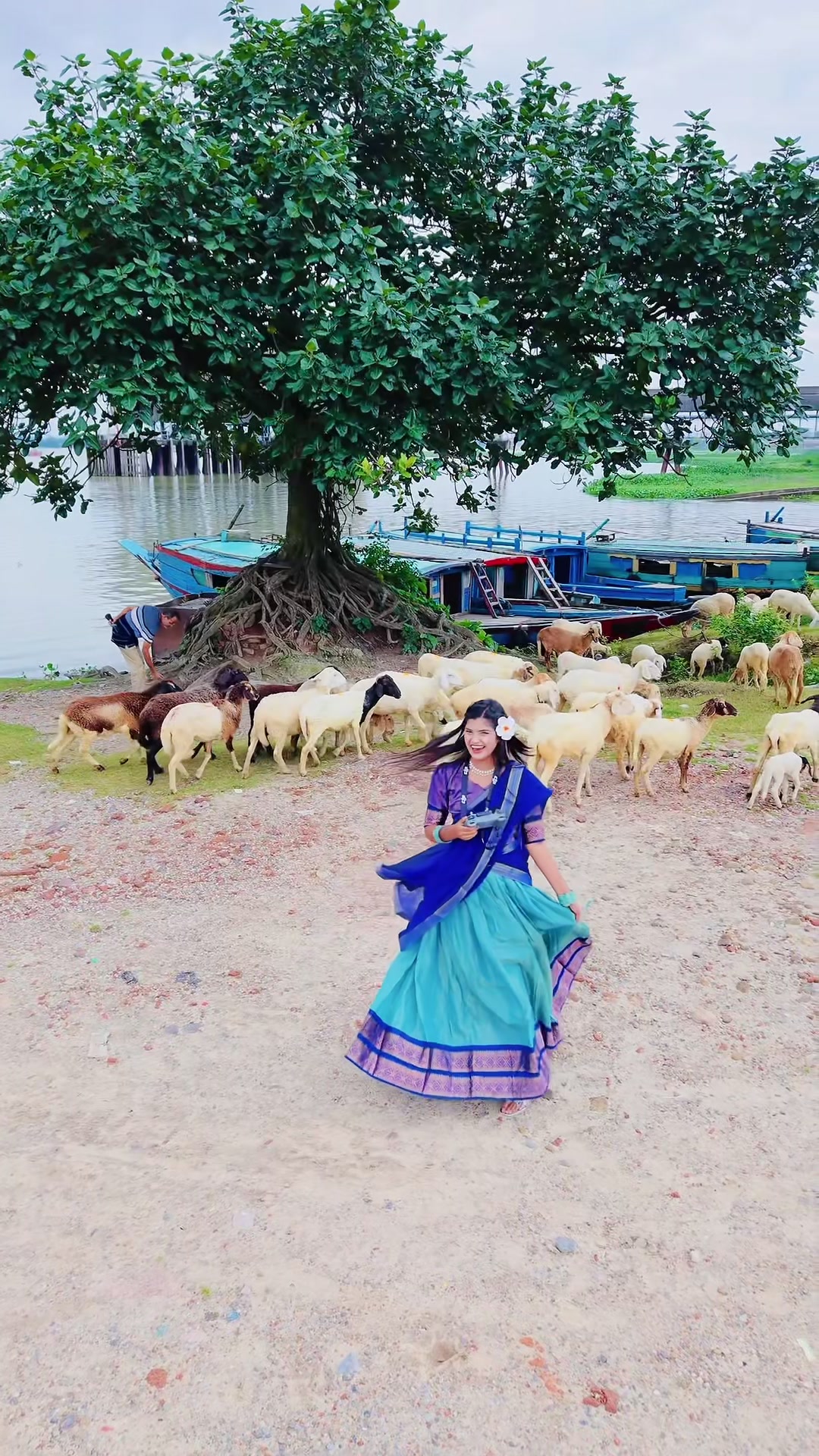 @Akhi Pakhi
