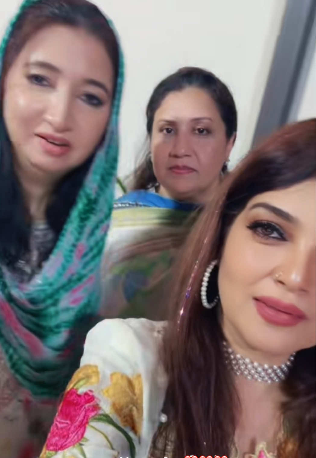 @Desimom-HosanAra❤️حُسن آرا