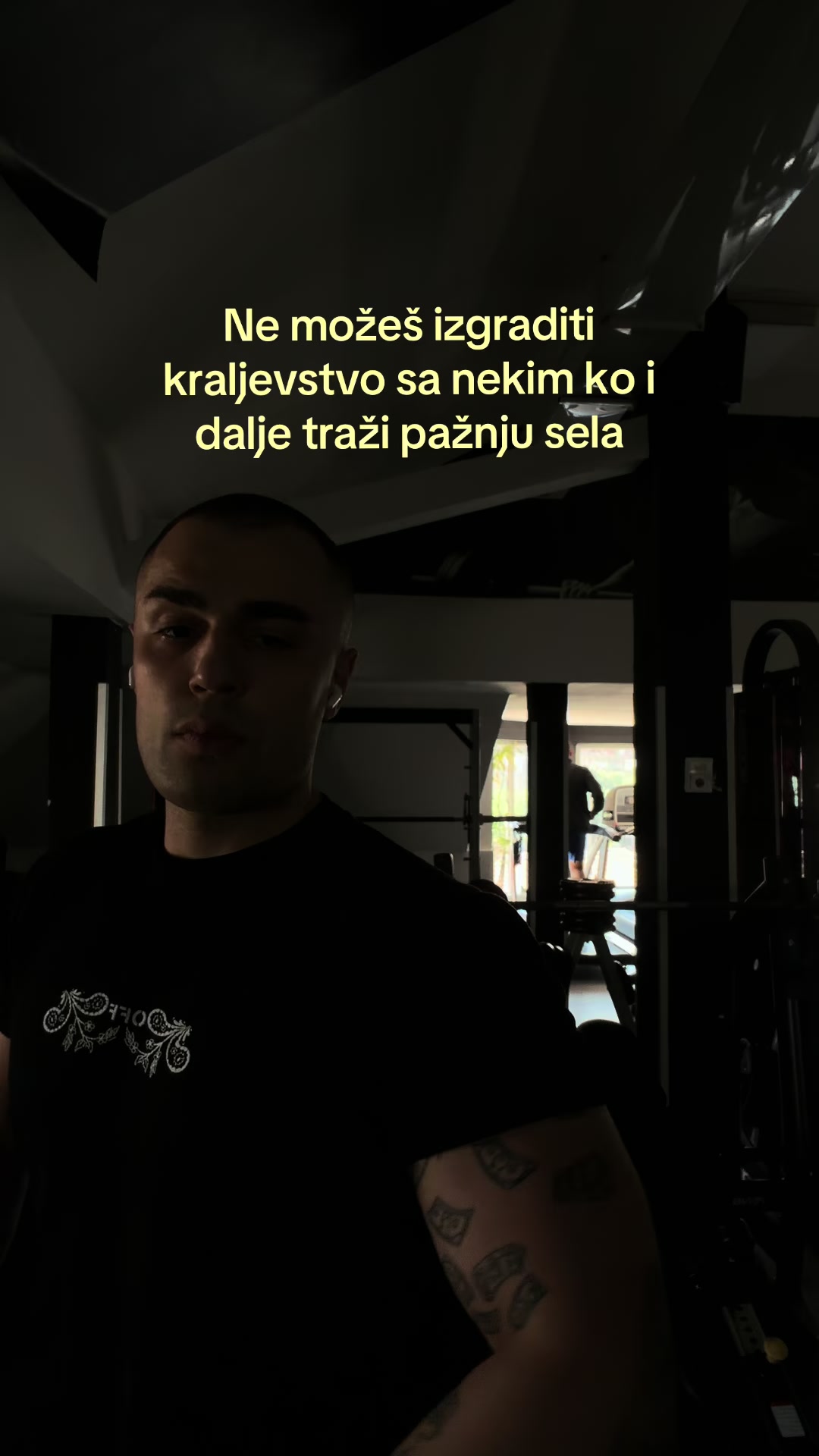 @V U K