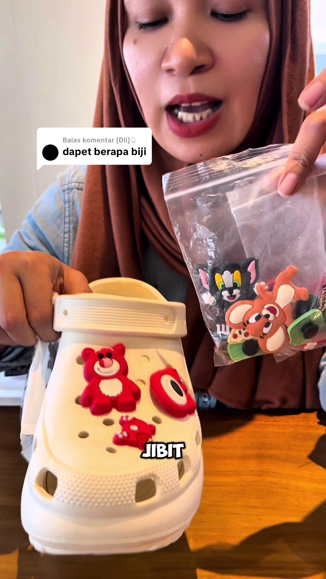 @LELI si paling TAS dan SANDAL