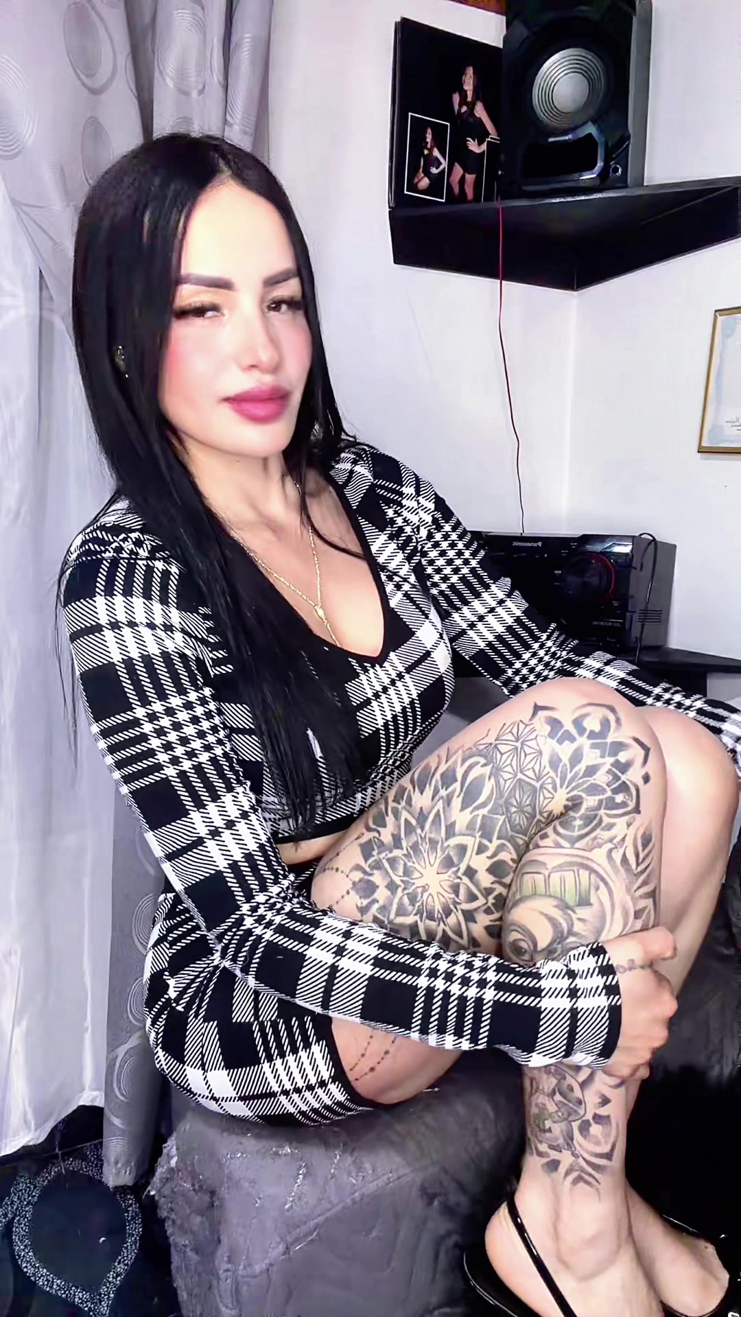 @Alexandra Santafe 👑te sigue