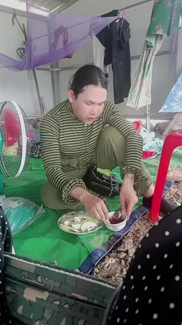 @ម៉ាក់សិទ្ធ លក់ម្ជូរ