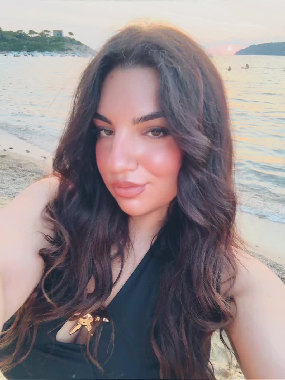 @Monica🍒🐆
